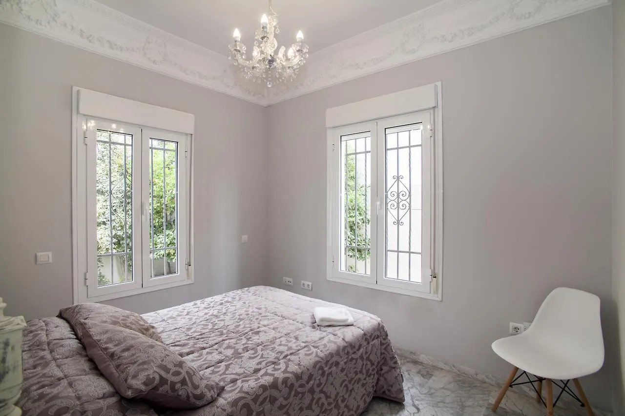 Отель 10 Bdr Chalet; Maria Luisa Park Севилья Дом отдыха