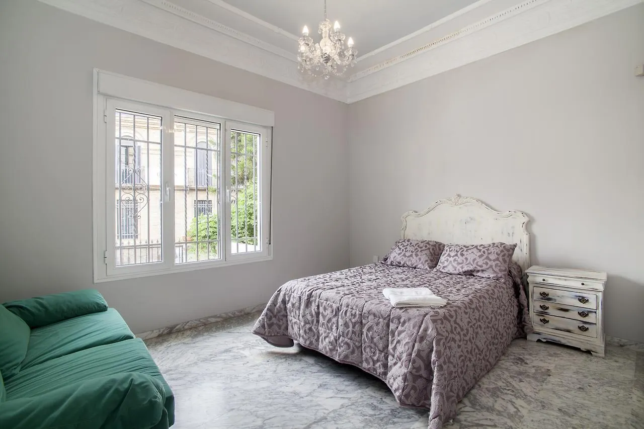 Дом отдыха Отель 10 Bdr Chalet; Maria Luisa Park Севилья Испания