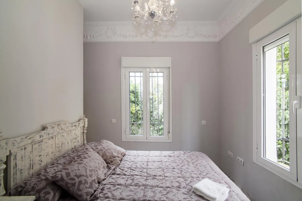 Отель 10 Bdr Chalet; Maria Luisa Park Севилья 0*,  Испания