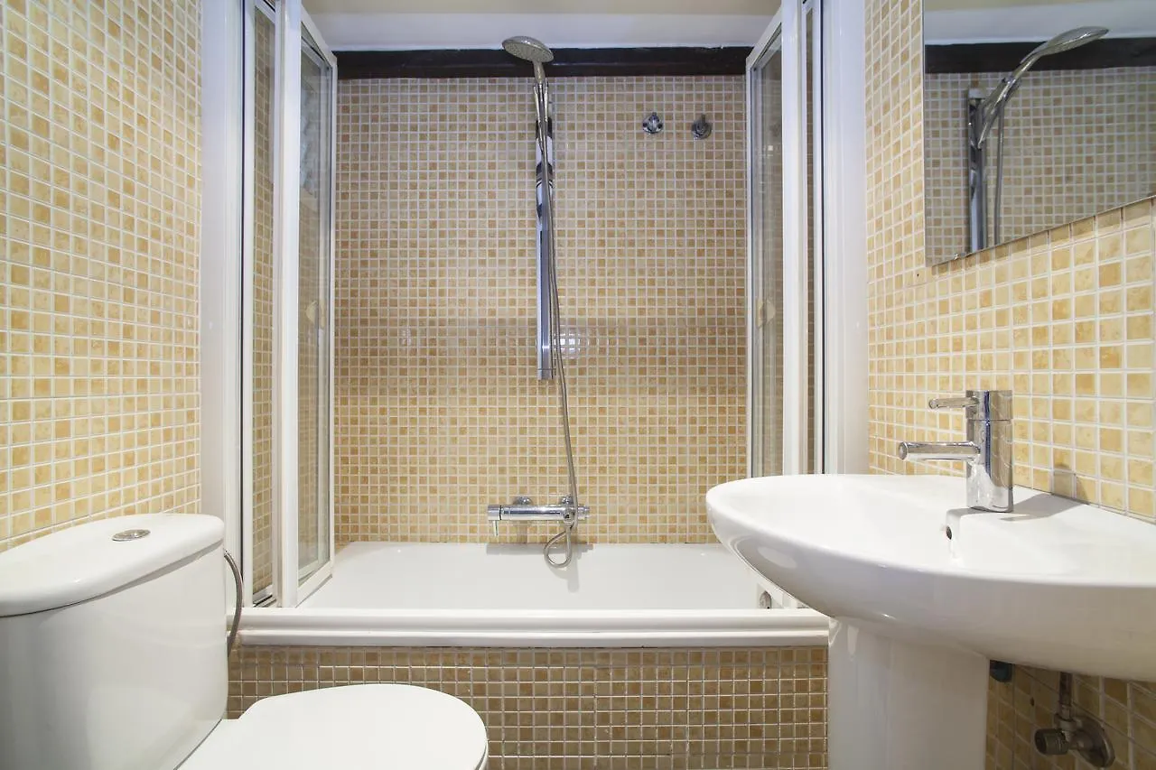 Отель 10 Bdr Chalet; Maria Luisa Park Севилья 0*,