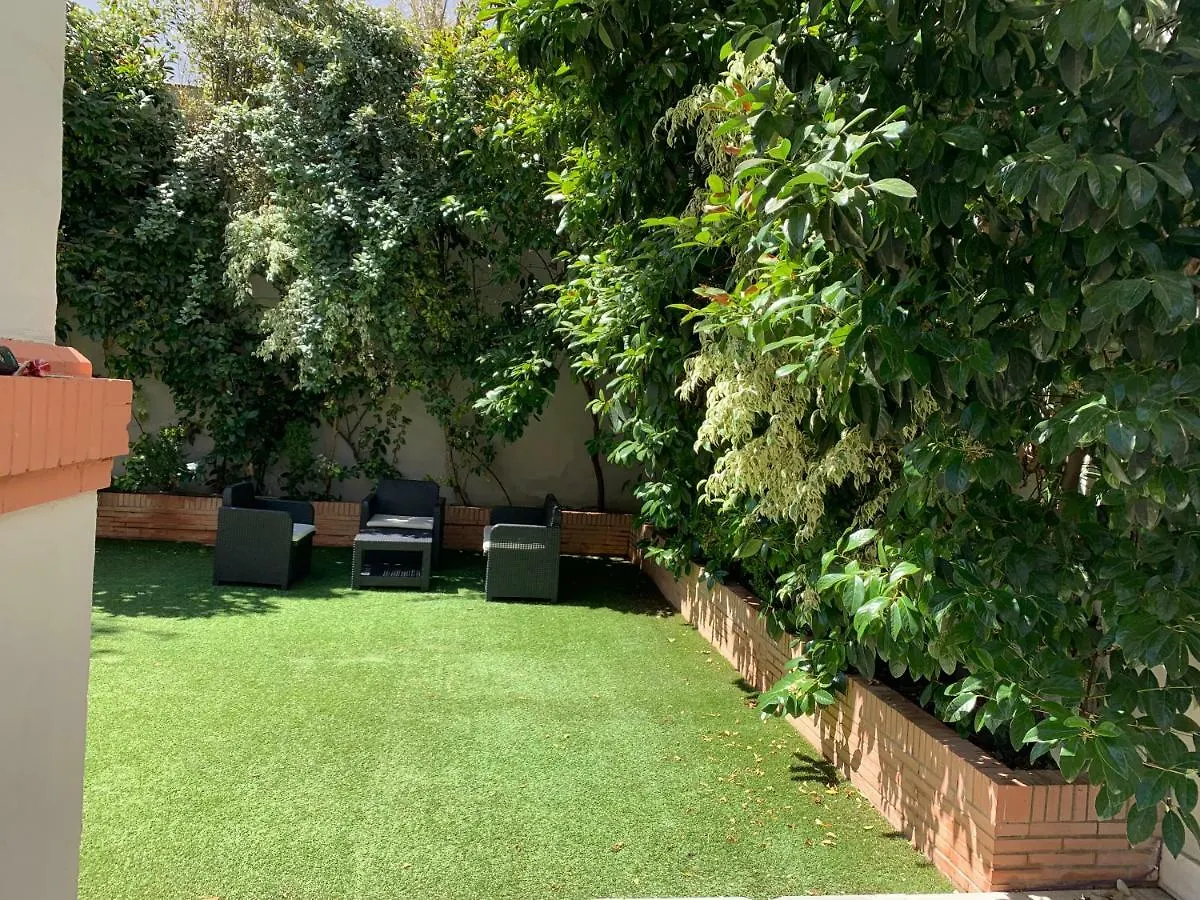 Отель 10 Bdr Chalet; Maria Luisa Park Севилья